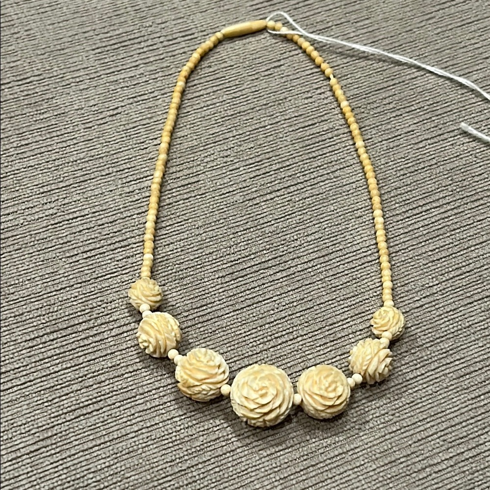 Vintage carved celluloid Cream Beaded Necklace